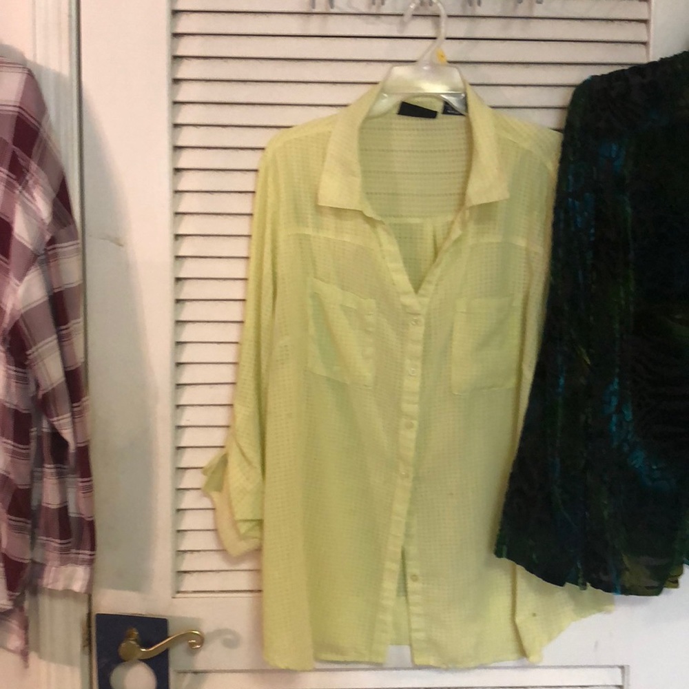 Tops - Picture 2 of 8
